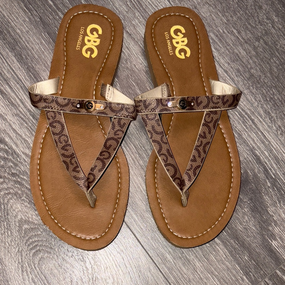 GBG Los Angeles Patterned Brown Sandals